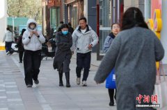 青海西宁遭遇大风天气